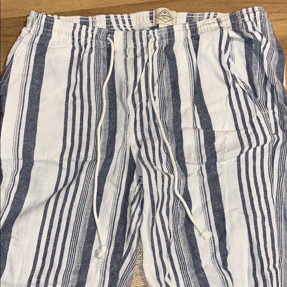 Striped pants!! 🙌🏽 - Picture 5 of 6
